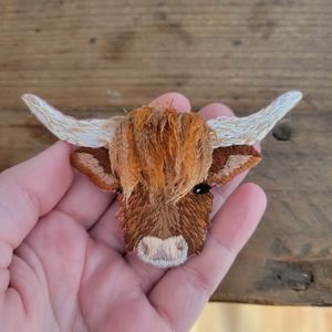 Highland cow Handmade embroidery brooch